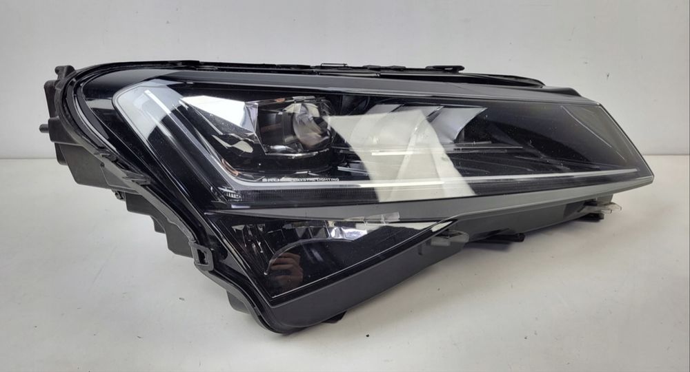 Ляв и десен фар Шкода Суперб 3 фейслифт лед  SKODA SUPERB III 3V1 LIFT LED CRYSTAL LIGHTING N 2019-3V1941016D/3V1941015E