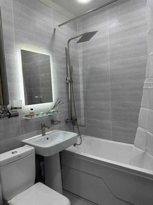 Срочно Новомосковская 3-х комнатная