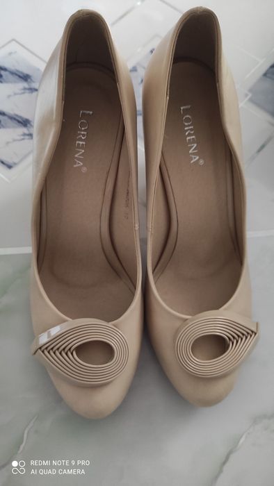 Обувь размеры 38-39светлые,36  и 43 женская черные