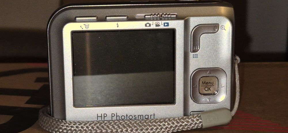 Camera foto/video digitala HP Photosmart M447