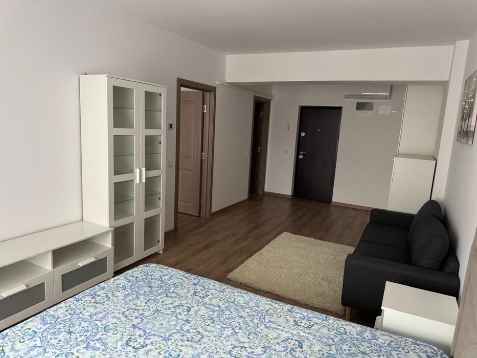 Persoana fizica inchiriez garsoniera spatioasa in complexul Fiald.