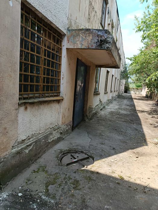 vand doua cladiri 700mp +71 mp la pret de apartament