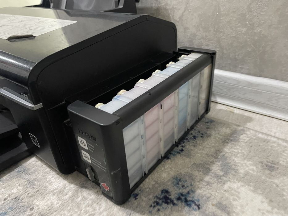 Продам 6ти цветный принтер Epson L800