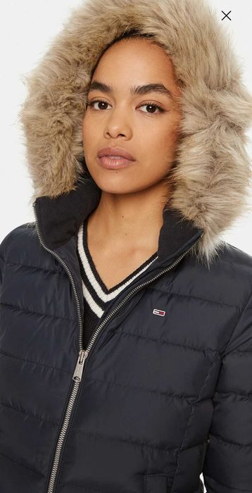 Ново Tommy Hilfiger L/XL с пух и пера яке