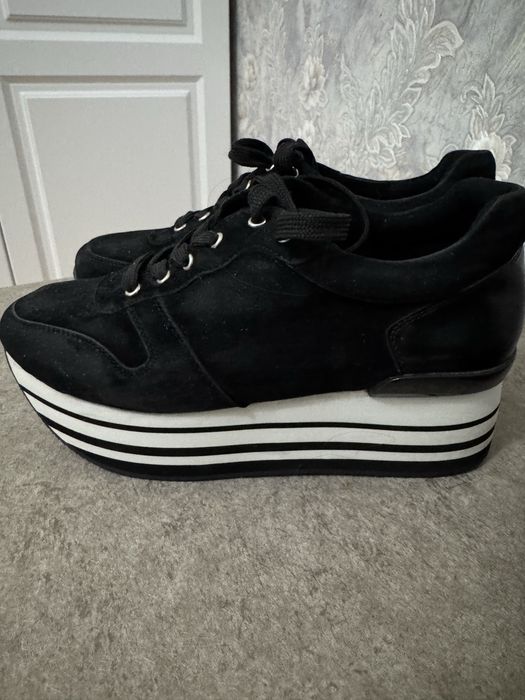 Продам женские кеды на платформе