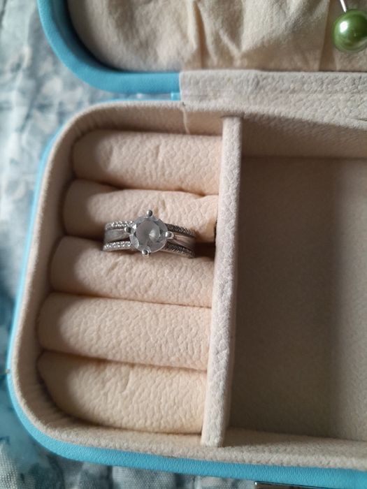 Серебряный кольцо с камнем