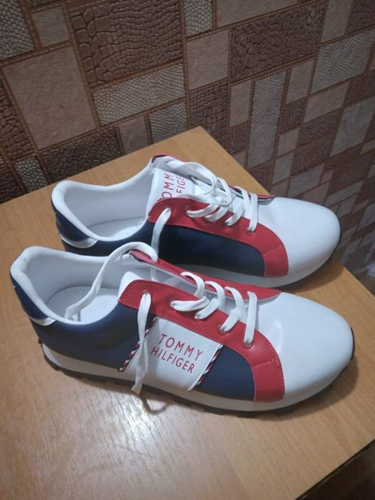 Аяк киим сатылады