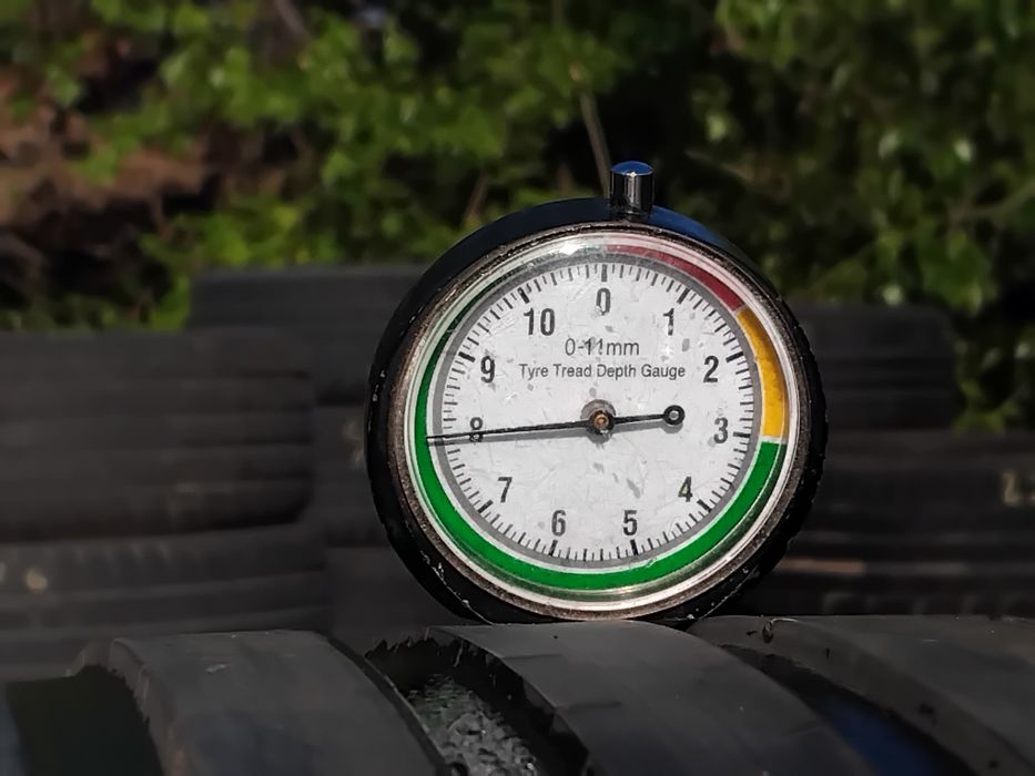 Гуми 205 40 17 Мишелин Michelin 2 броя - нов внос. Не са нови! 
Гумите са нов внос и са запазени, без забележки по структурата. Подходящи за дъл