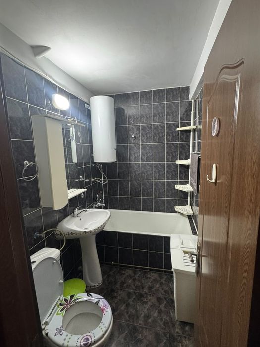 Inchiriez apartament