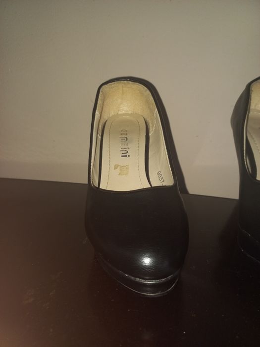 Pantofi  cu toc negri