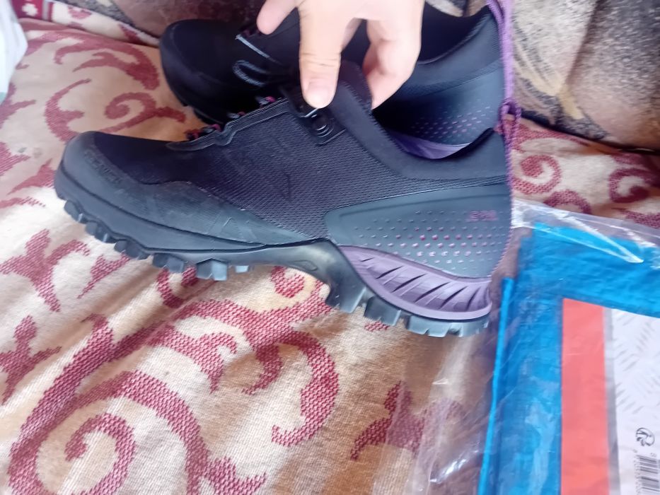 Adidași vibram nr 38