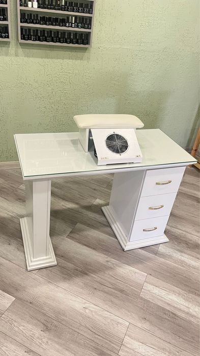 Маникюрный стол за 70 000 тг