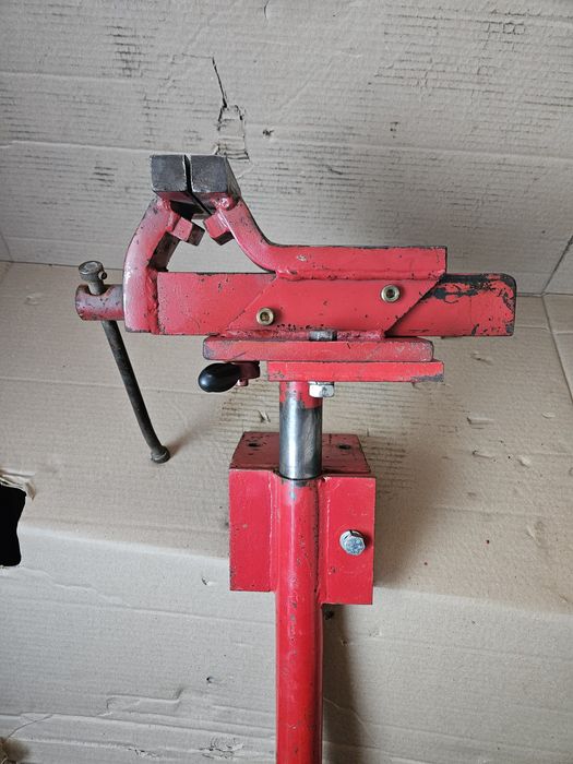 Menghină din oțel Kupper 125 mm cu suport reglabil