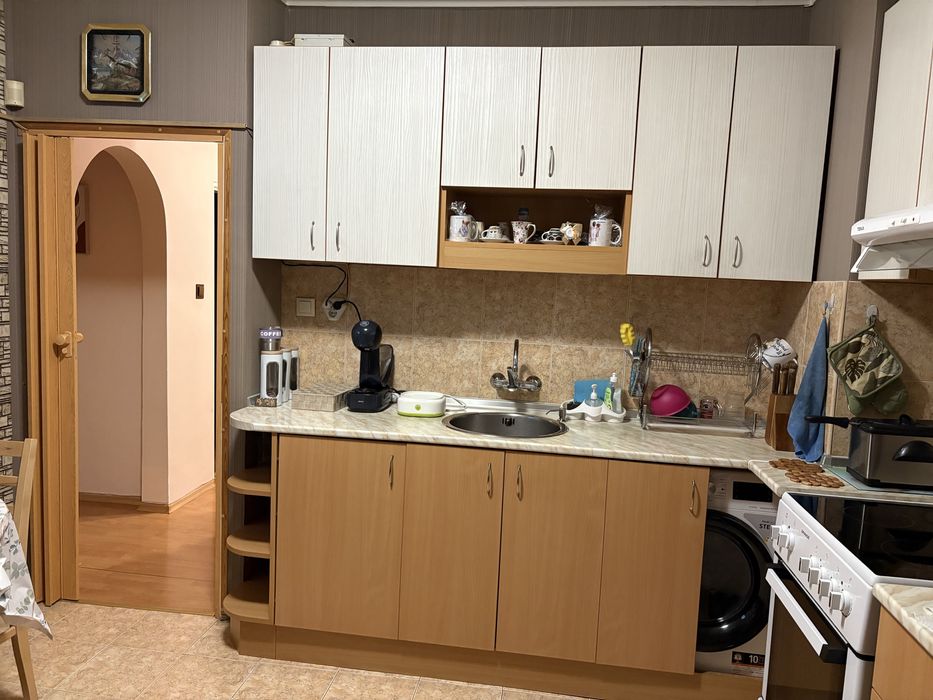 Продавам 3-стаен апартамент