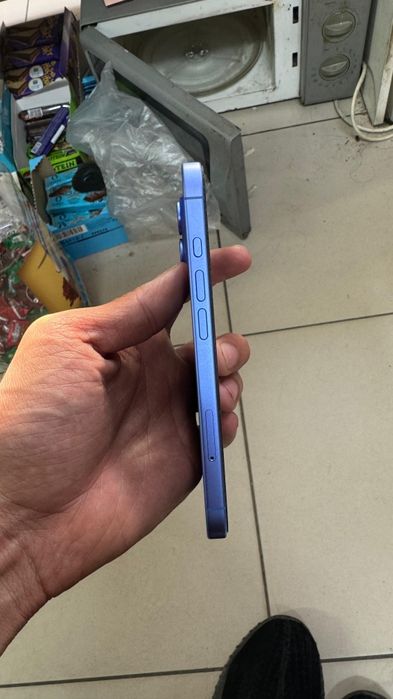 Продам Айфон новый