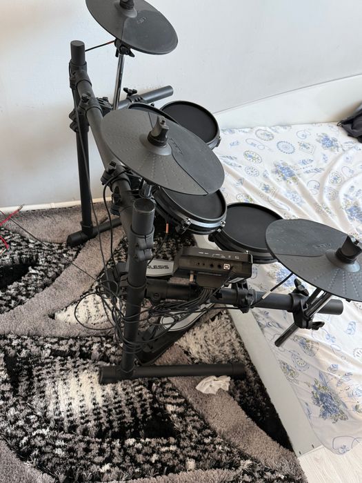 Продавам електрически барабани”Alesis Turbo module”