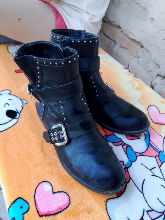 Продам обувь 34,35,37,41 и 42размера.