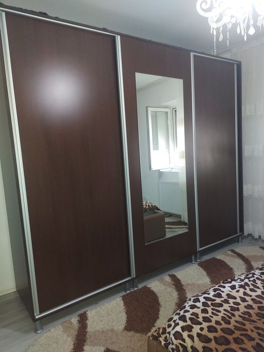 Dressing / Șifonier Spațios FĂCUT LA COMANDĂ (2.7m x 2.3m) – Uși Glisante & Oglindă