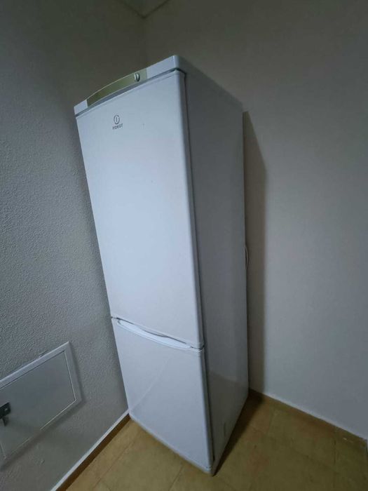 Холодильник Indesit