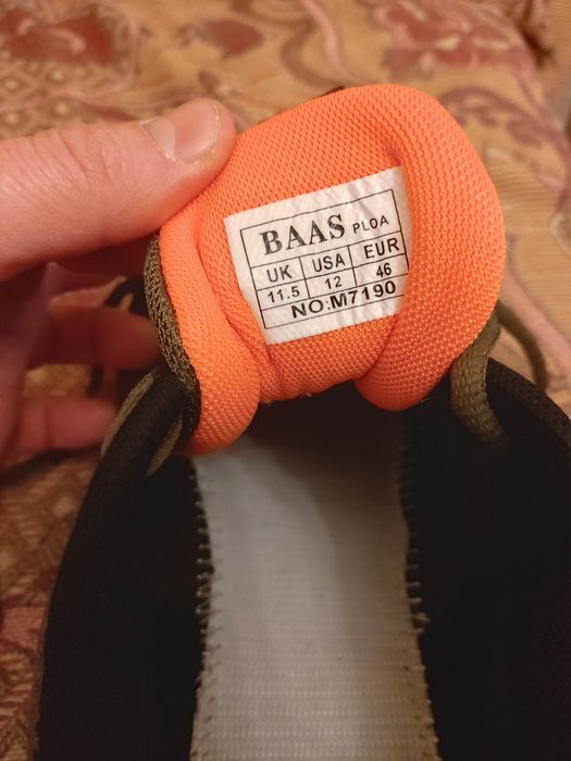 Продам кроссовки