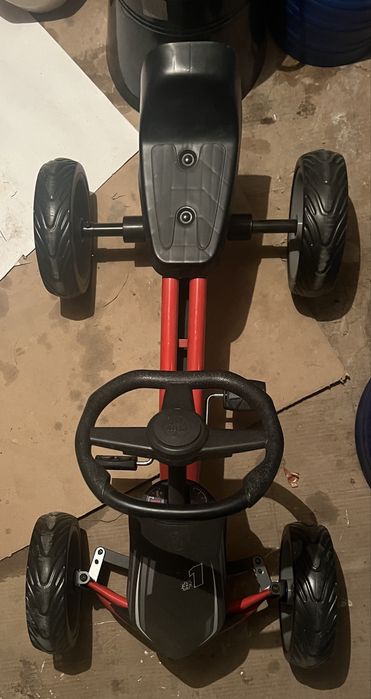 Vand kart cu pedale nou