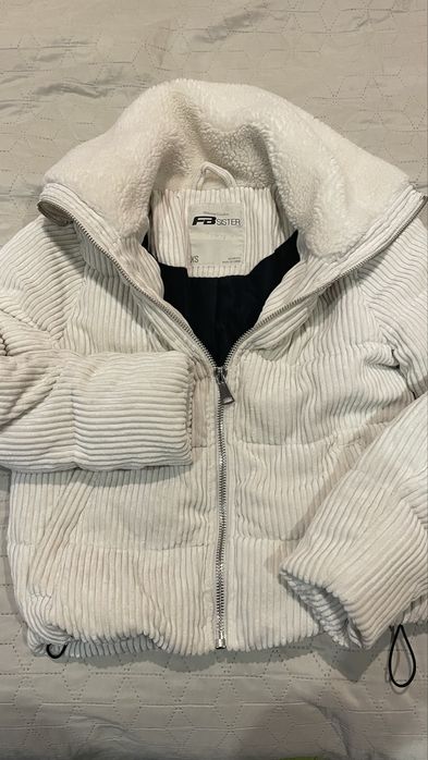 Бяло, топло яке!