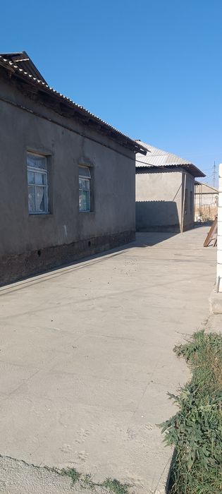 Uy sotiladi 5 xonaly