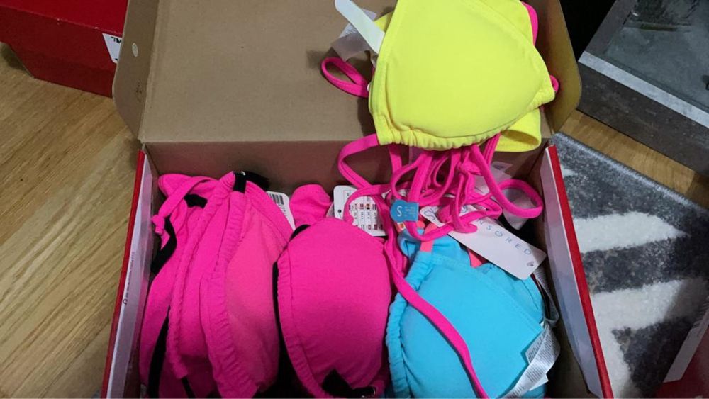 Slip baie tanga corai sau galben neon, M, nou cu eticheta  Am si alte