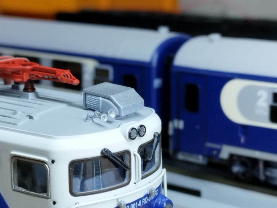 Locomotiva electrica 040 EC PNRR CFR călători HO trenuleț NU  EA LEMA