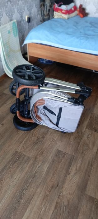 Продаем коляску  состояние  отличное