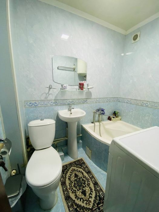 Ko'p qavatli uy joy. Samarqand shahar. Beruniy (Oktyabrskiy) ko'chada