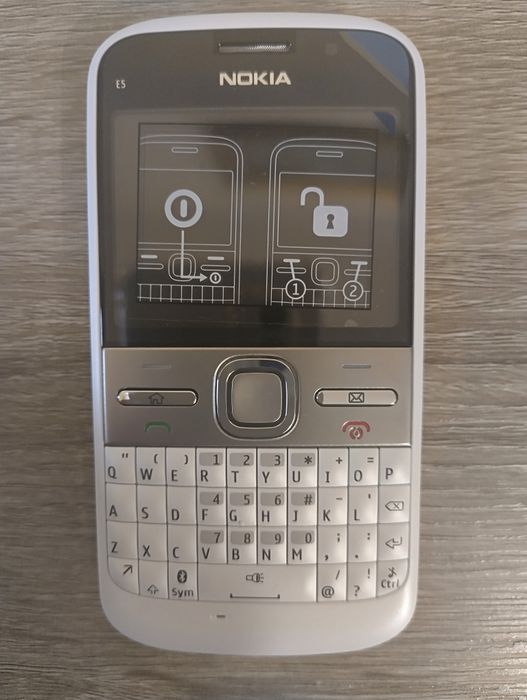 Nokia E5 ретро Модел Нокия абсолютна рядкост чисто нов ретро телефон