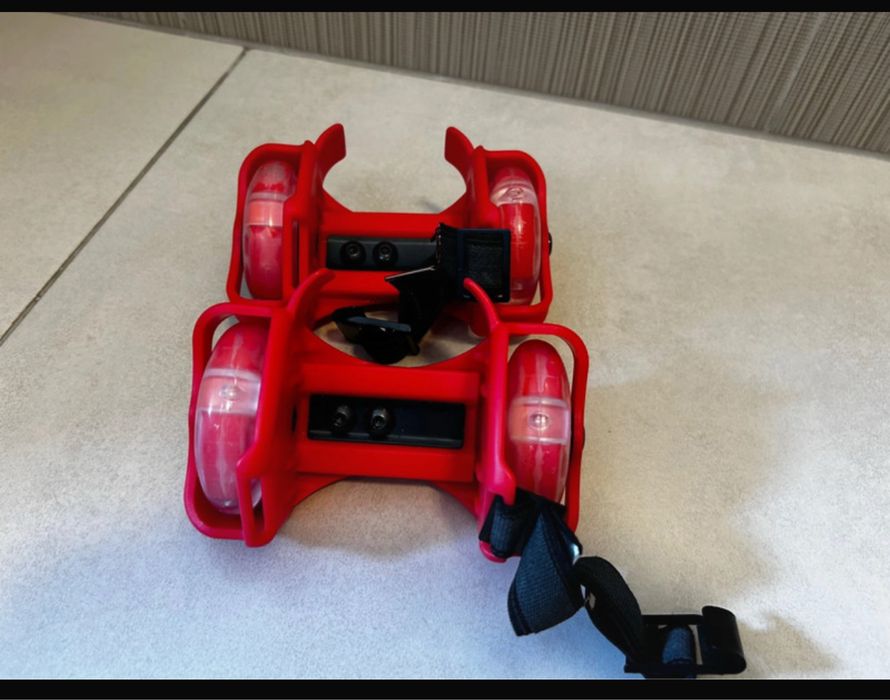 Vând role atașabile și reglabile 6-8 ani