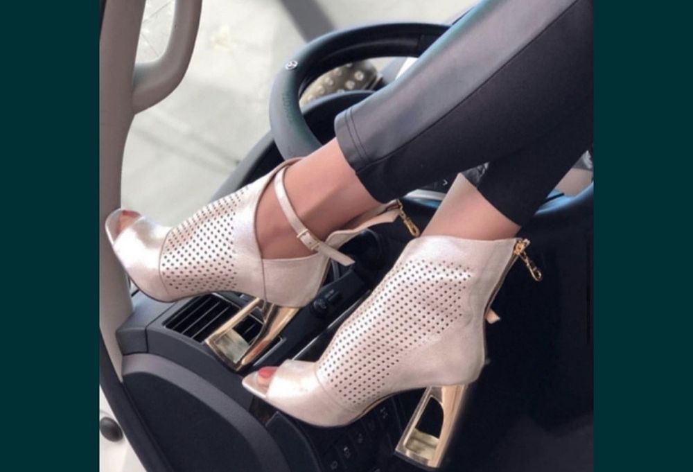 Продам босоножки