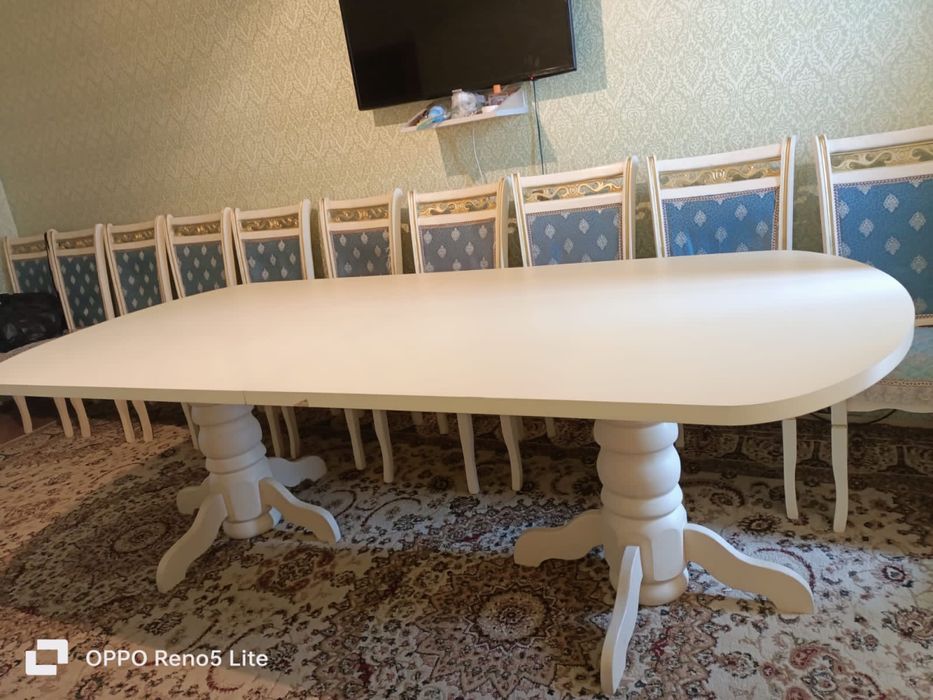 Продам стол для гостиной