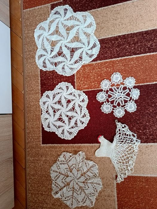 Продавам ръчни плетива и декорирани възглавници