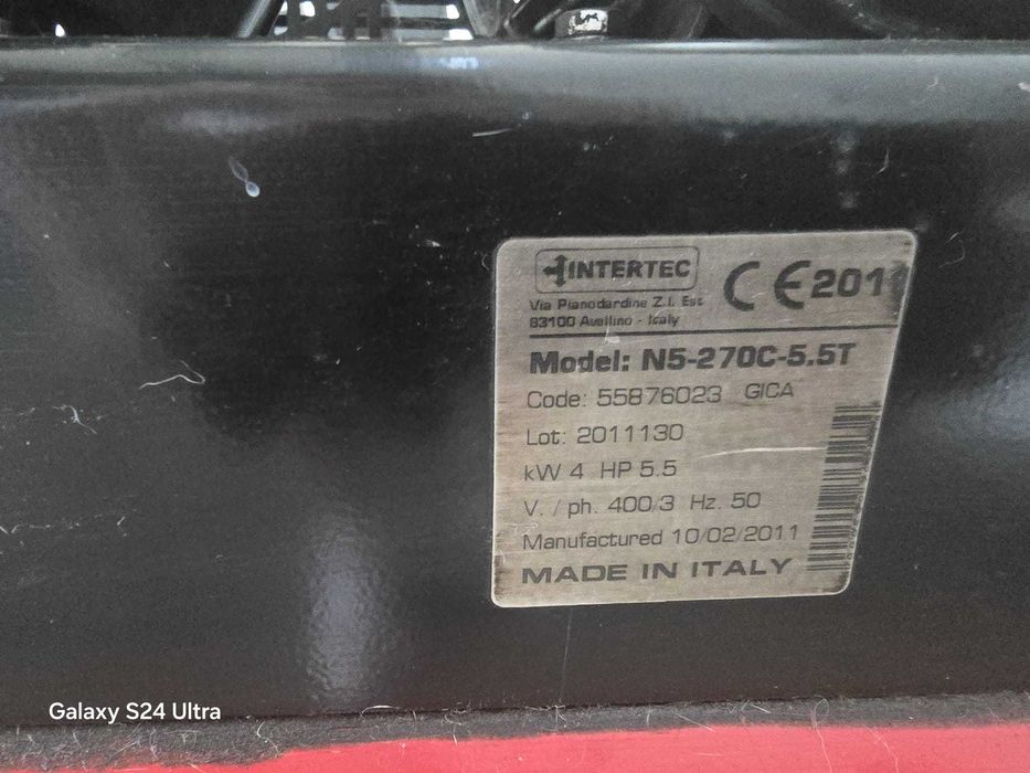 Compresor aer NEWCO 270L – 5,5 CP / 4 kW – 400V – Made in Italy – 3.200 lei TVA inclus