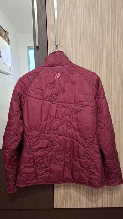 Чисто,ново,зимно,дебело,топло яке с качулка и два джоба и подаръци;65€