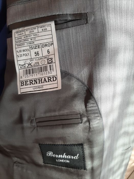 Официален мъжки костюм.