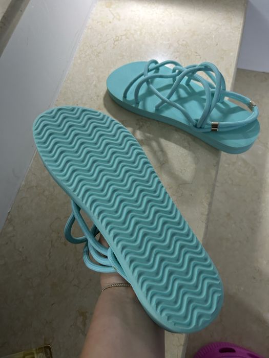 Sandale noi foarte usoare