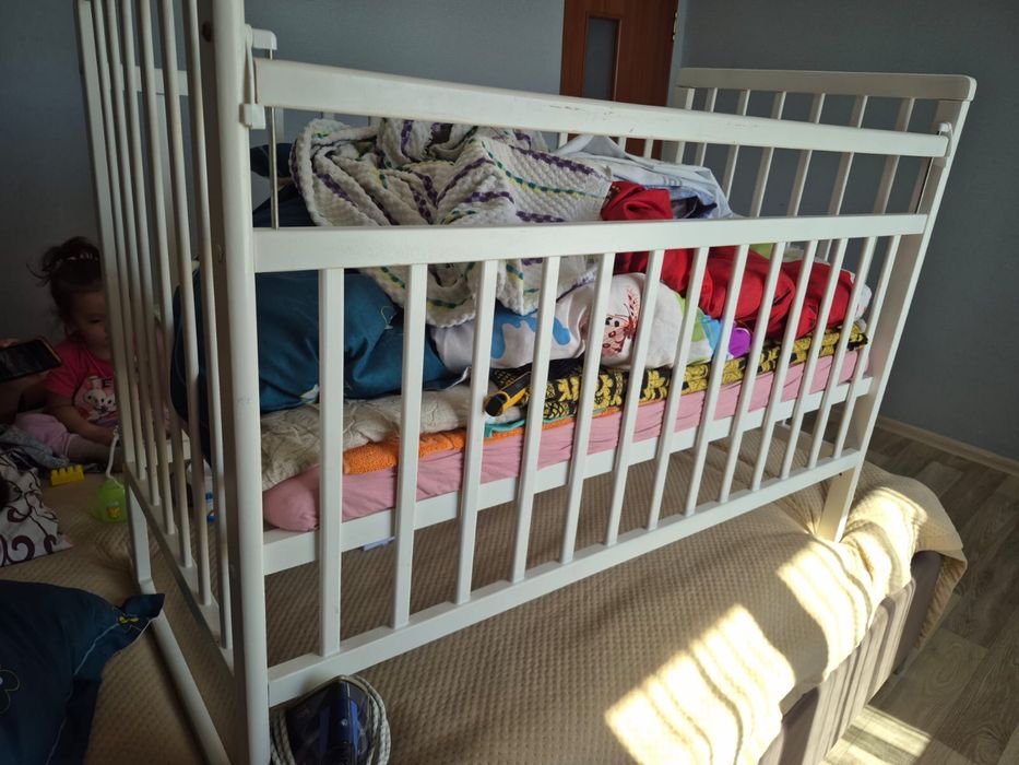 продам детскую кроватку матрасам