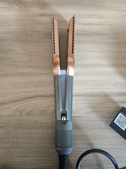 Dyson преса-сешоар