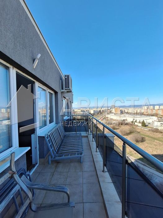 Просторен четиристаен апартамент в Младост 4