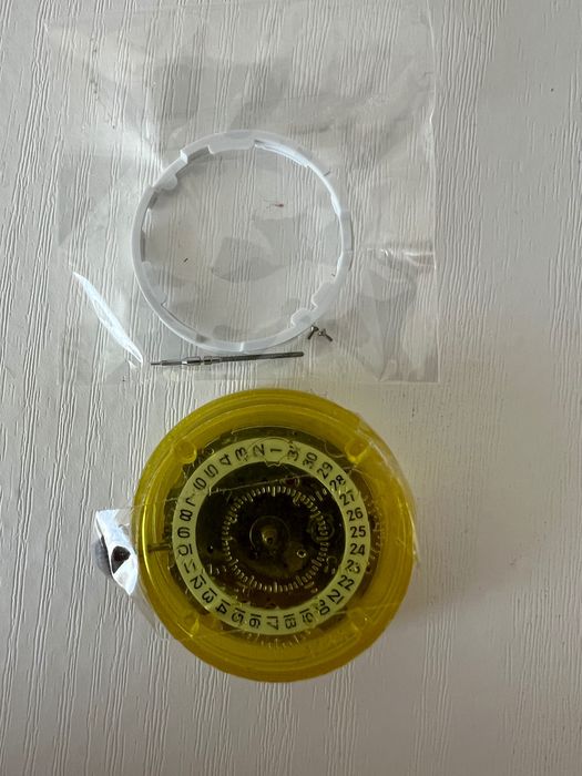 Механизъм Seiko NH36 Механизъм Miyota 8215