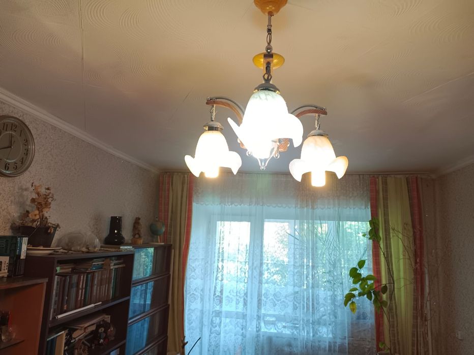 Продается люстра