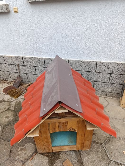 Кучешка колиба направена от дъски ( ламперия)