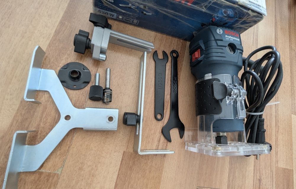 Фрезер кромочный Bosch GKF550 Professional