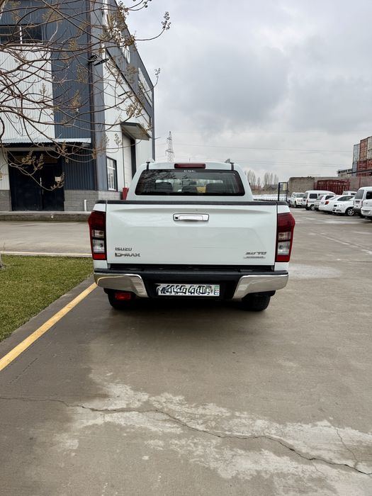 Isuzu D-Max 2021 | Дизель | Автомат | 67 000 км | Не бит