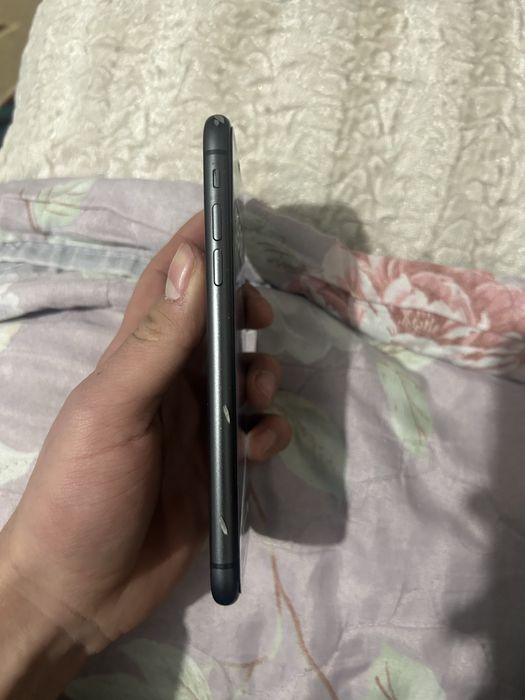 Продам айфон 11