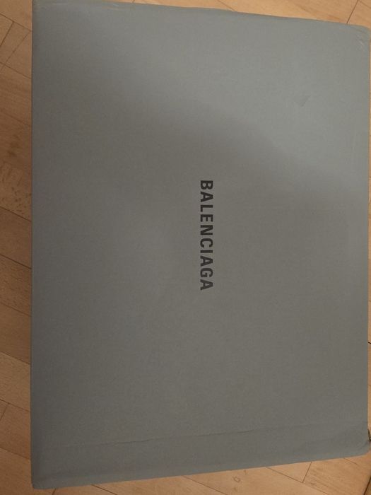 Balenciaga tarcks